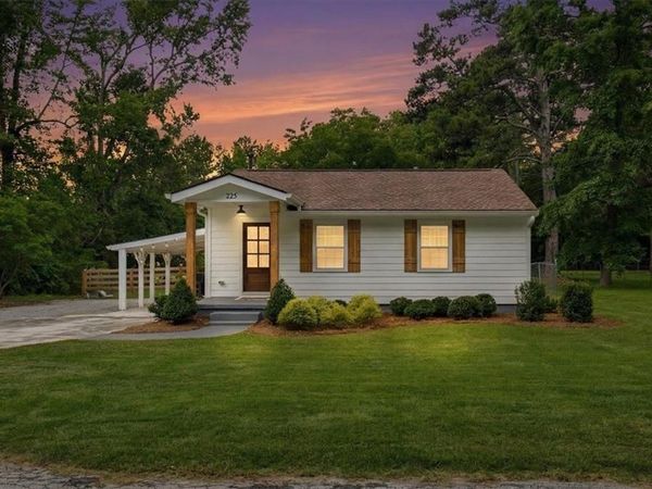225 Moore Road , Oxford, GA 30054