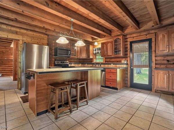348 Tony Drive , Conneaut, OH 44030