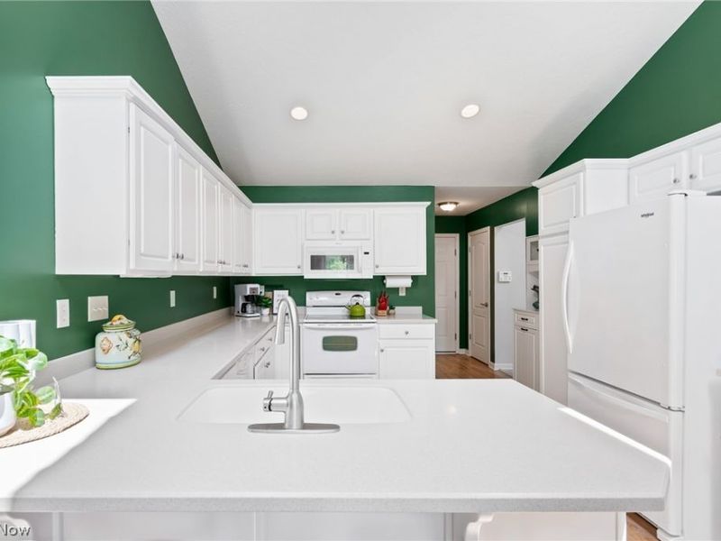 3549 Elmhurst Circle, Green, OH 44685 Photo 12