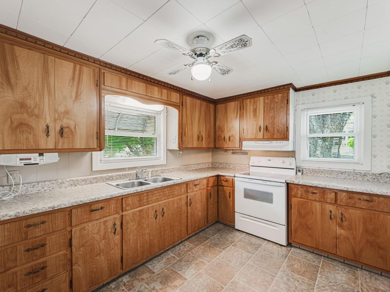 121 E Sheridan Avenue , Somerset, OH 43783 Photo 17