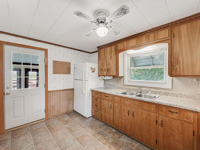 121 E Sheridan Avenue , Somerset, OH 43783 Photo 18