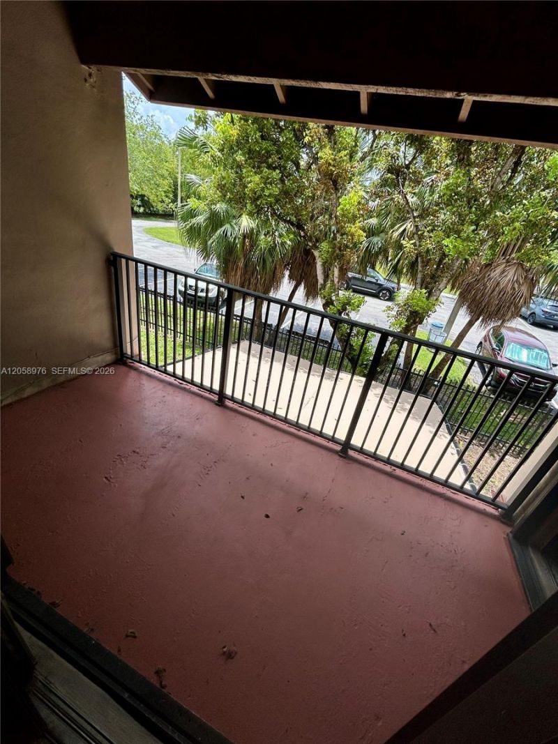 210 W Park Dr, Unit 201-2, Miami, FL 33172 Photo