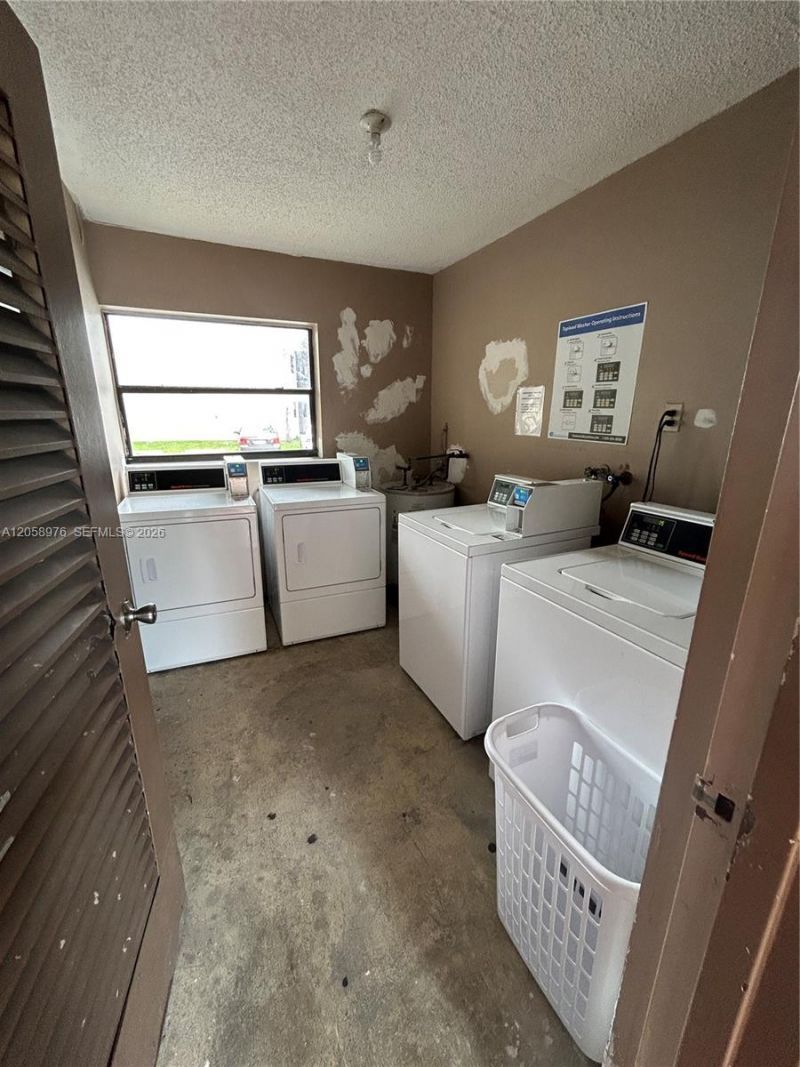 210 W Park Dr, Unit 201-2, Miami, FL 33172 Photo