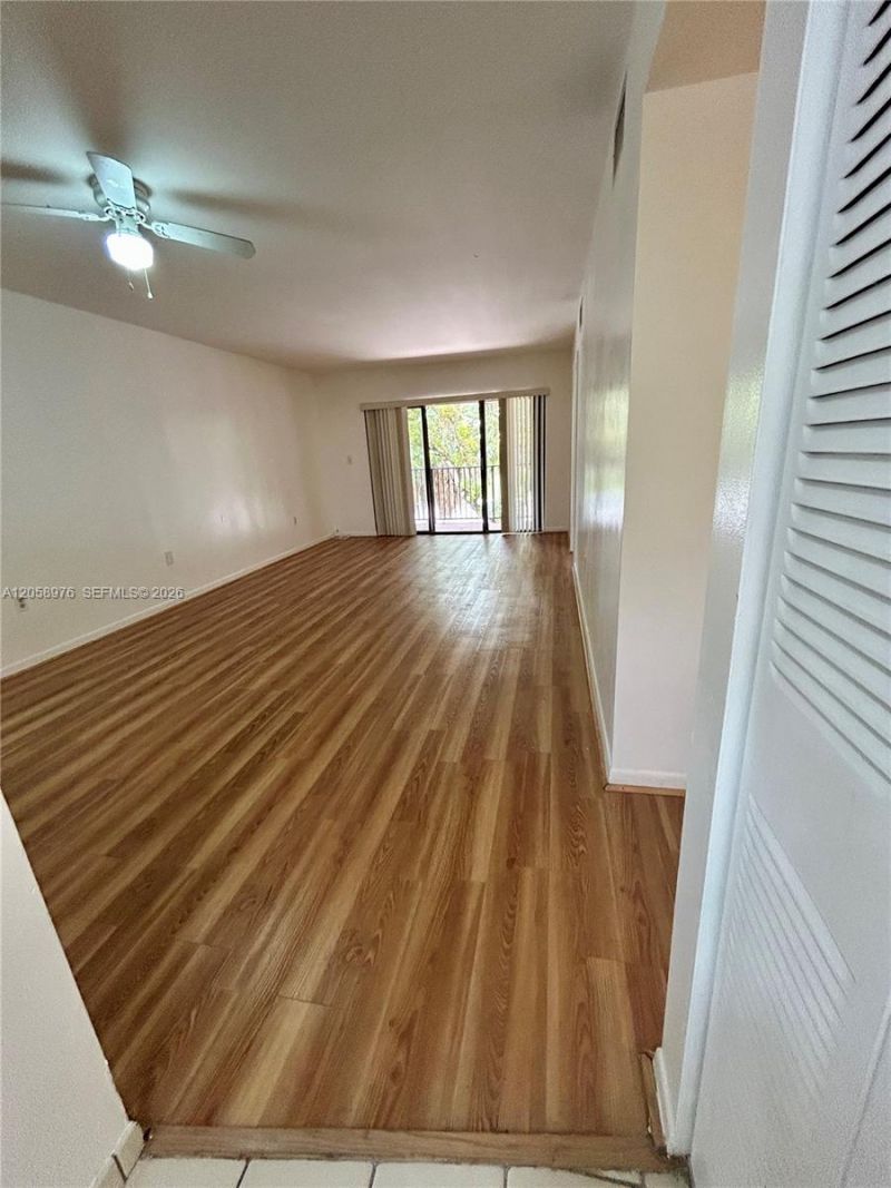 210 W Park Dr, Unit 201-2, Miami, FL 33172 Photo