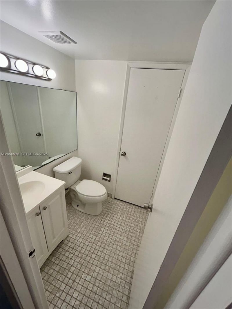 210 W Park Dr, Unit 201-2, Miami, FL 33172 Photo