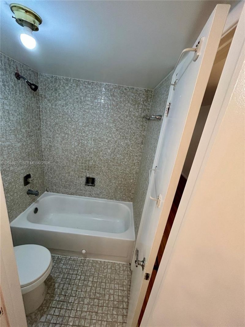 210 W Park Dr, Unit 201-2, Miami, FL 33172 Photo