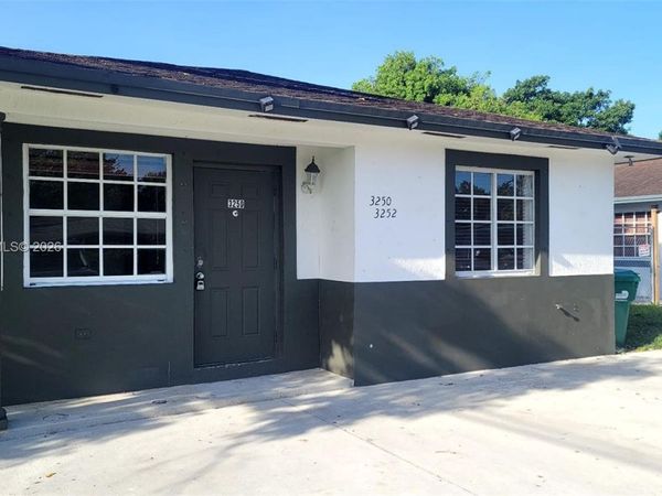 3250 NW 94 ST , Miami, FL 33147