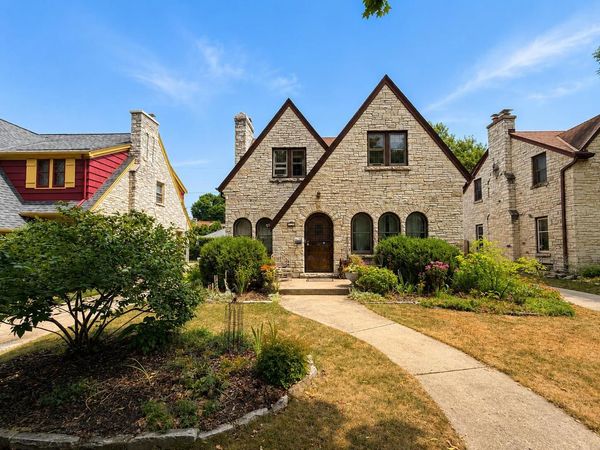 3222 N 49th STREET, Milwaukee, WI 53216