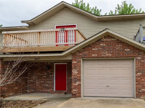 869 Peachtree Drive, Fayetteville, AR 72703