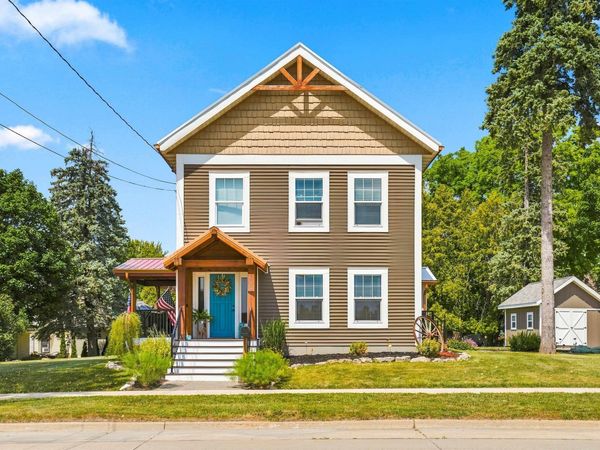 106 E Main Street, Waukon, IA 52172