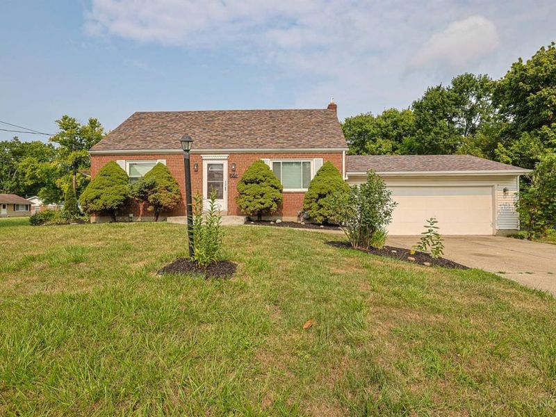 556 Grandin Avenue, Springdale, OH 45246 Photo 2