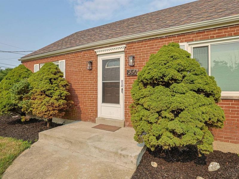 556 Grandin Avenue, Springdale, OH 45246 Photo 3