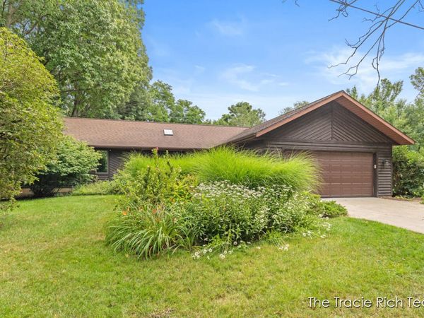 128 Collindale Avenue NW, Grand Rapids, MI 49504