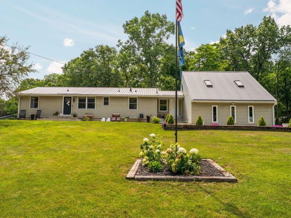 1261 Maple Lane, Brooklyn, MI 49230