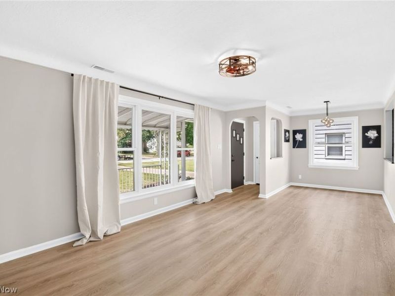 6907 Greenleaf Avenue, Cleveland, OH 44130 Photo 2