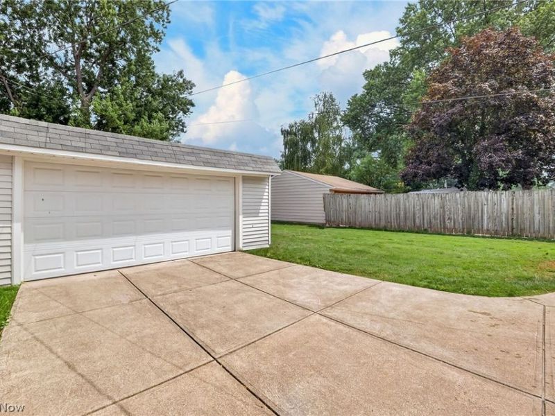 6907 Greenleaf Avenue, Cleveland, OH 44130 Photo 37