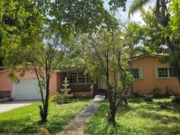 881 Albatross St , Miami Springs, FL 33166