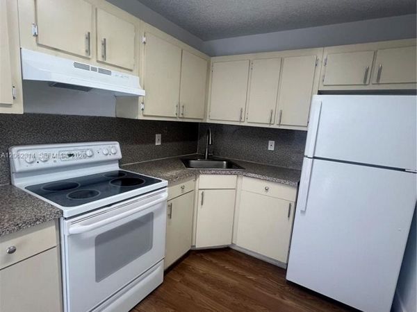 6141 W 22nd Ct , Unit 203, Hialeah, FL 33016