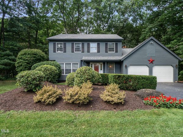 9 Newport Drive, Clifton Park, NY 12065