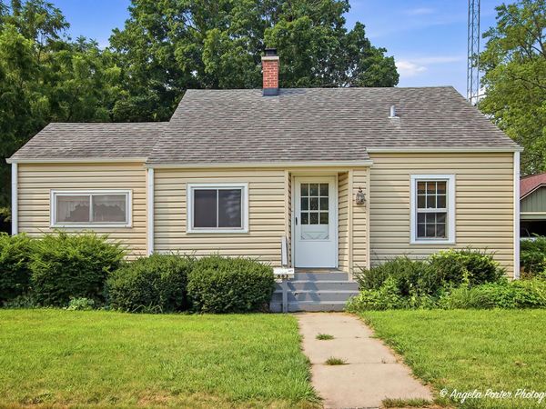 663 Pleasant Street , Woodstock, IL 60098