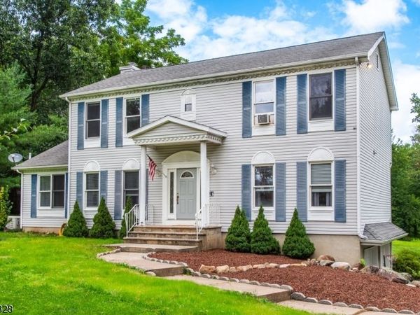 26 Countryside Rd, Knowlton, NJ 07832