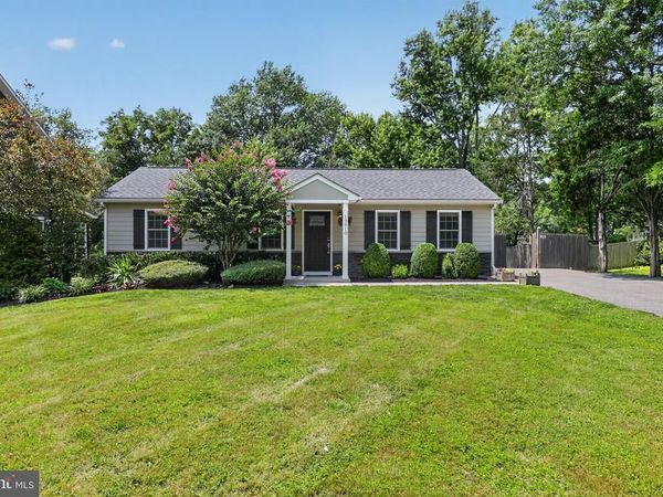 19510 FISHER AVENUE , POOLESVILLE, MD 20837