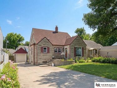 2731 Sharon Drive, Omaha, NE 68112