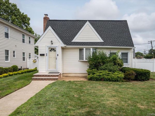 23 Rosebud Avenue , Merrick, NY 11566