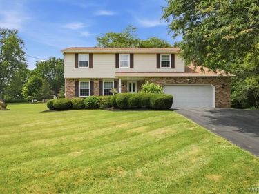 230 Rolling Green Lane, Elma, NY 14059