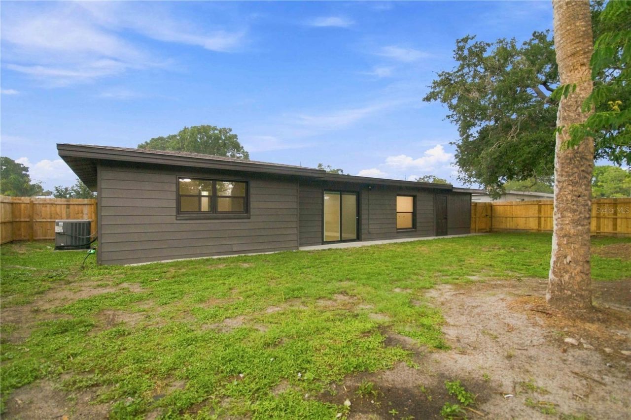 2770 Wood Street, Sarasota, FL 34237 Photo