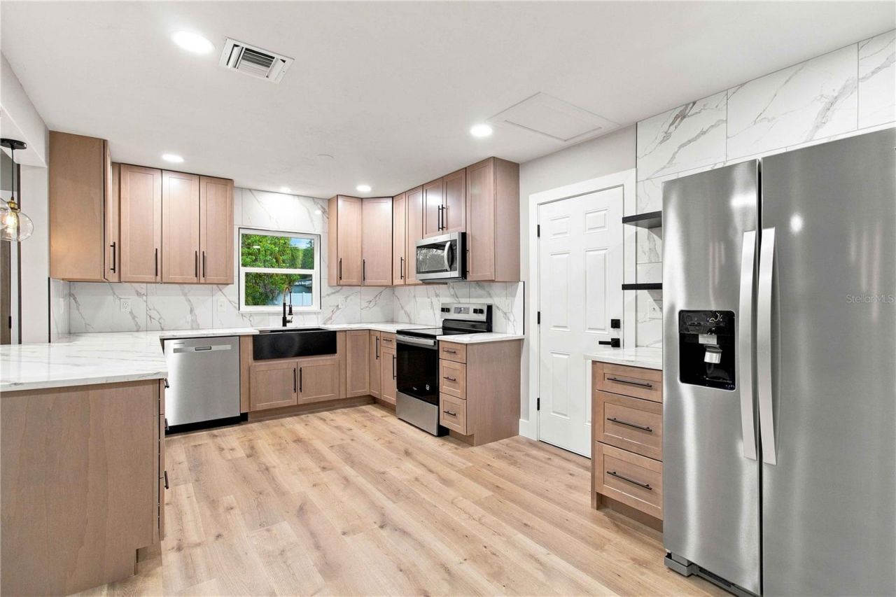 2770 Wood Street, Sarasota, FL 34237 Photo