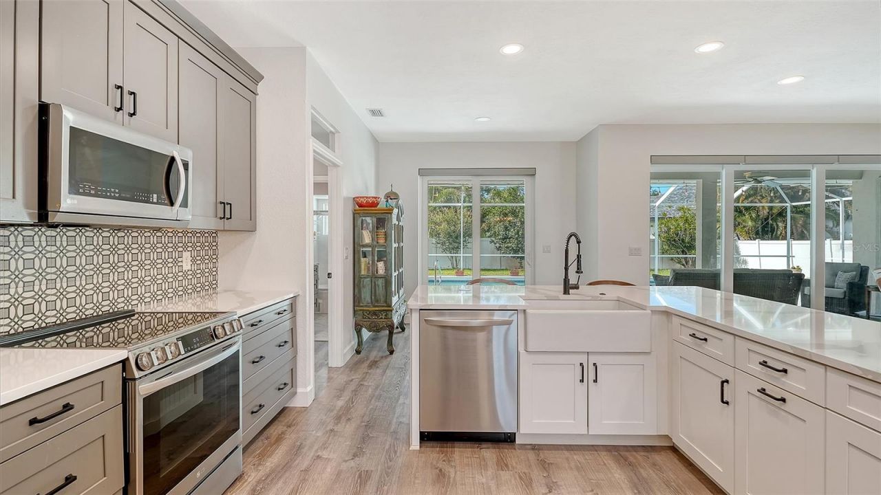 5101 Sunnydale Circle N, Sarasota, FL 34233 Photo