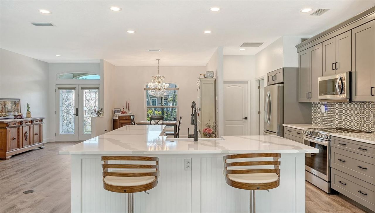 5101 Sunnydale Circle N, Sarasota, FL 34233 Photo