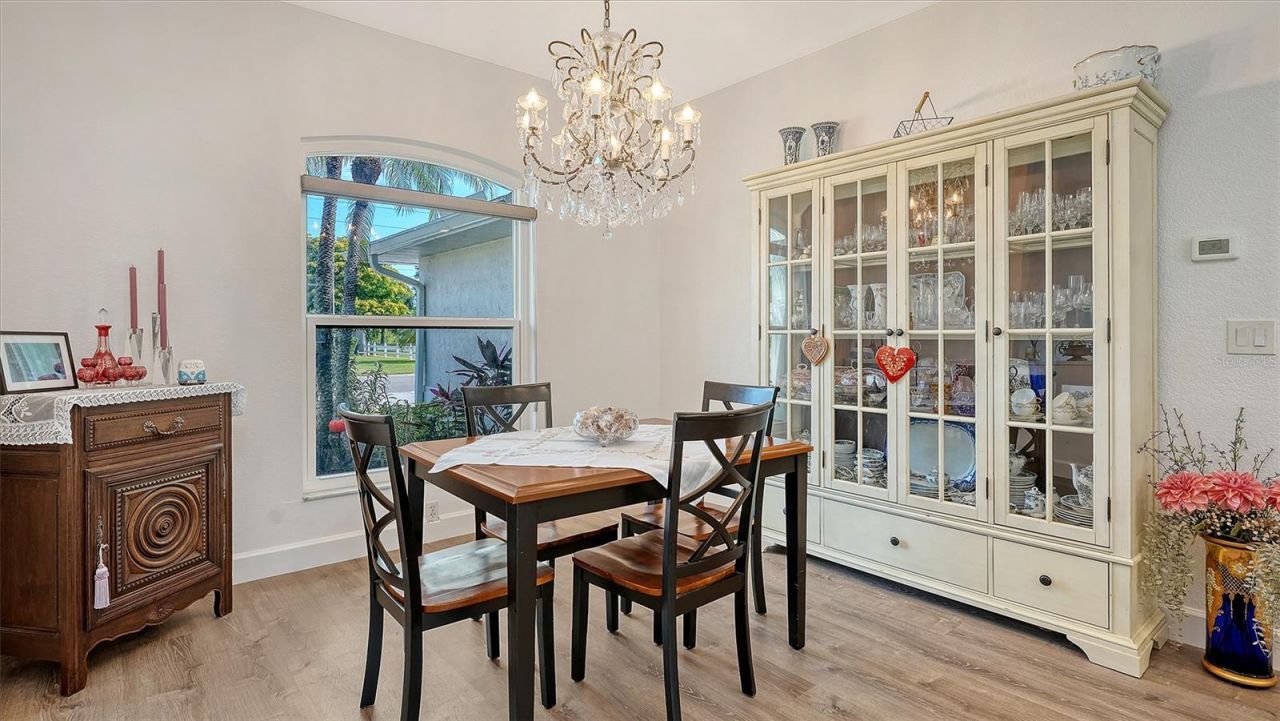 5101 Sunnydale Circle N, Sarasota, FL 34233 Photo