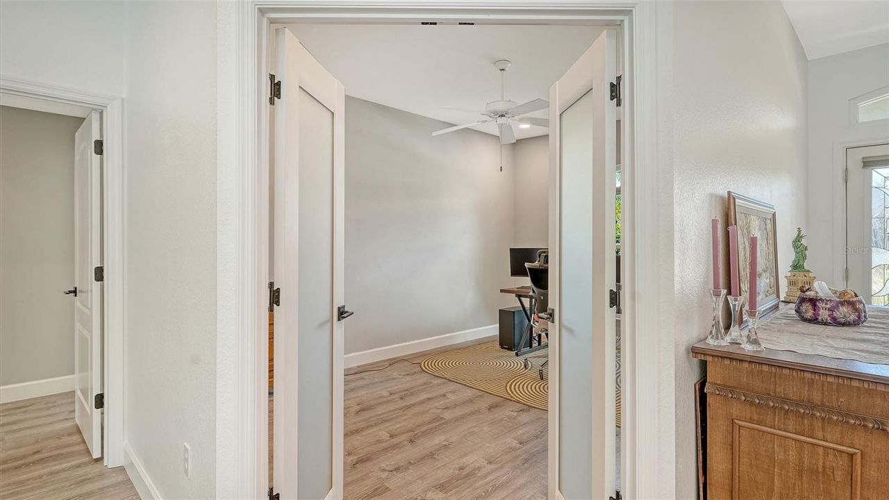 5101 Sunnydale Circle N, Sarasota, FL 34233 Photo