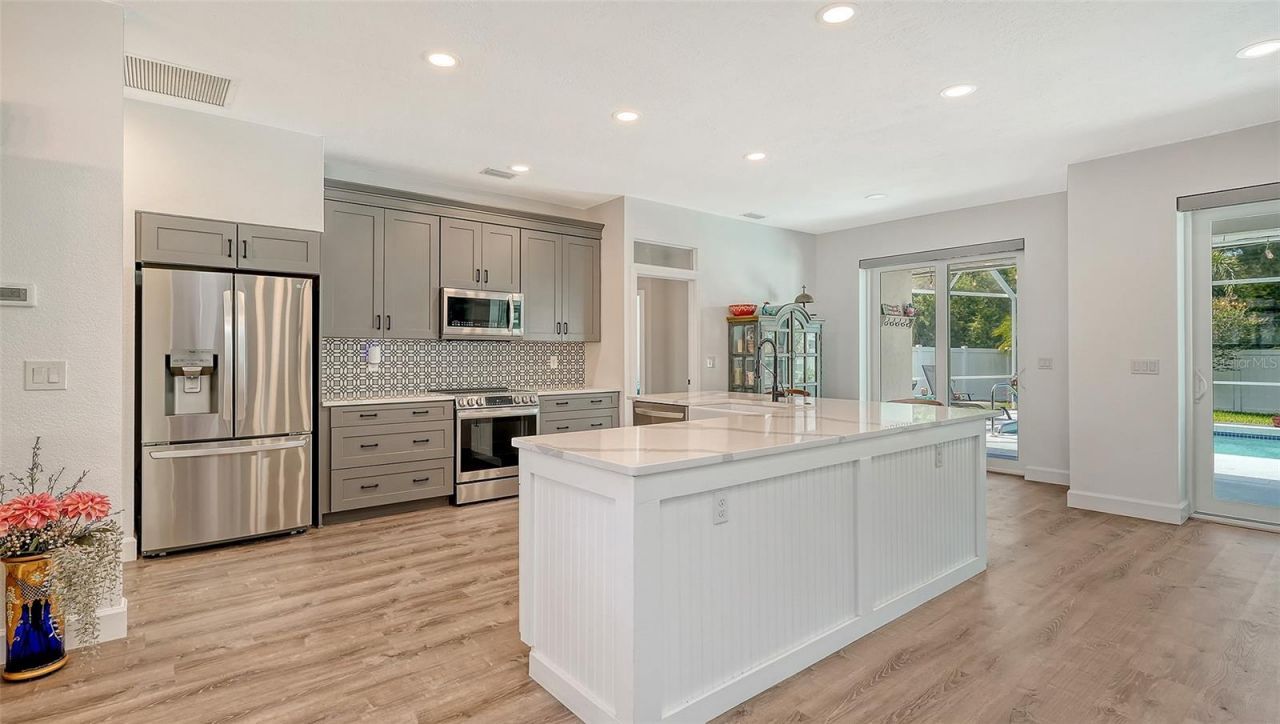 5101 Sunnydale Circle N, Sarasota, FL 34233 Photo