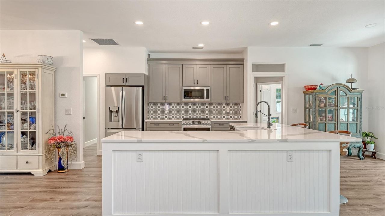 5101 Sunnydale Circle N, Sarasota, FL 34233 Photo