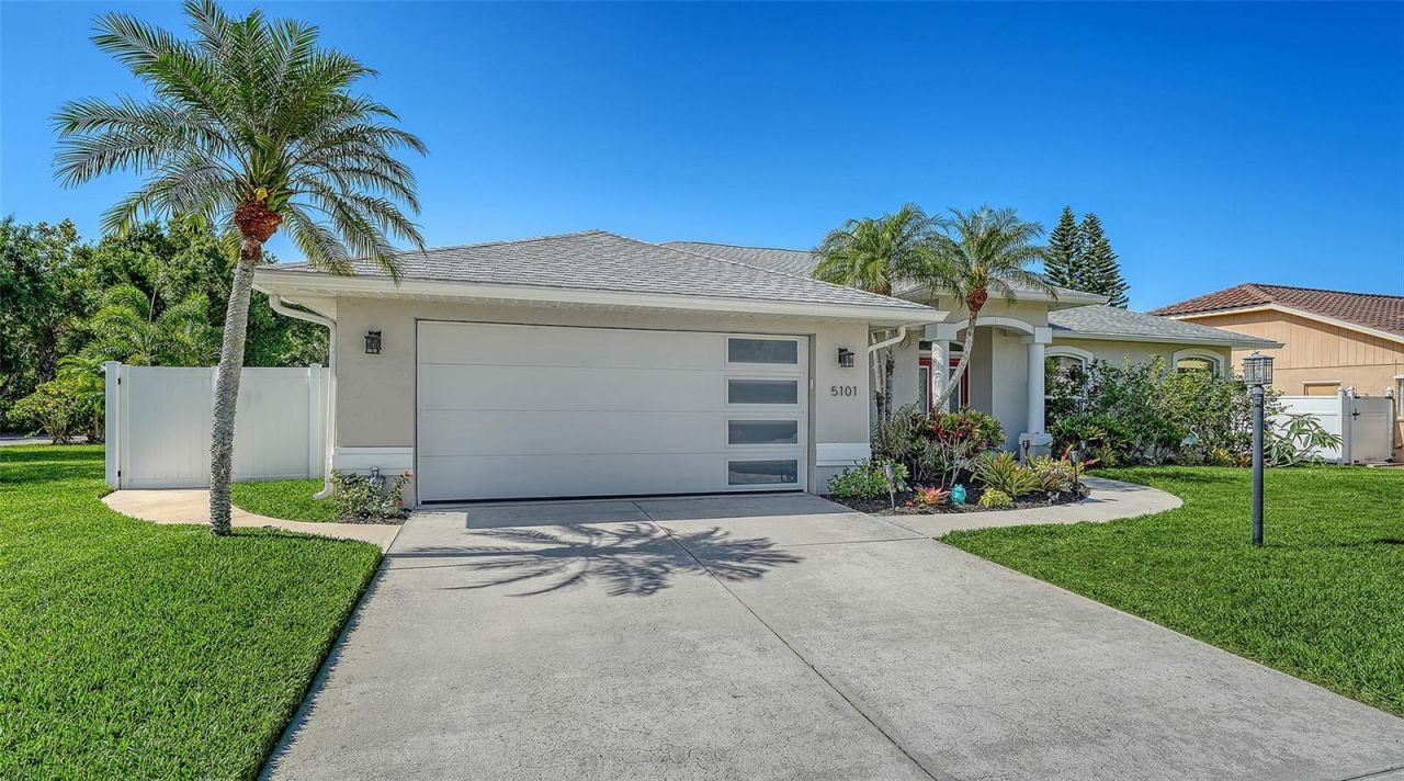 5101 Sunnydale Circle N, Sarasota, FL 34233 Photo