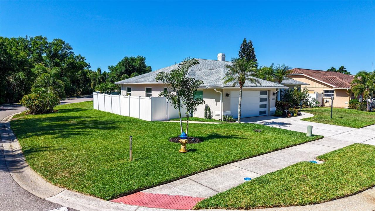5101 Sunnydale Circle N, Sarasota, FL 34233 Photo