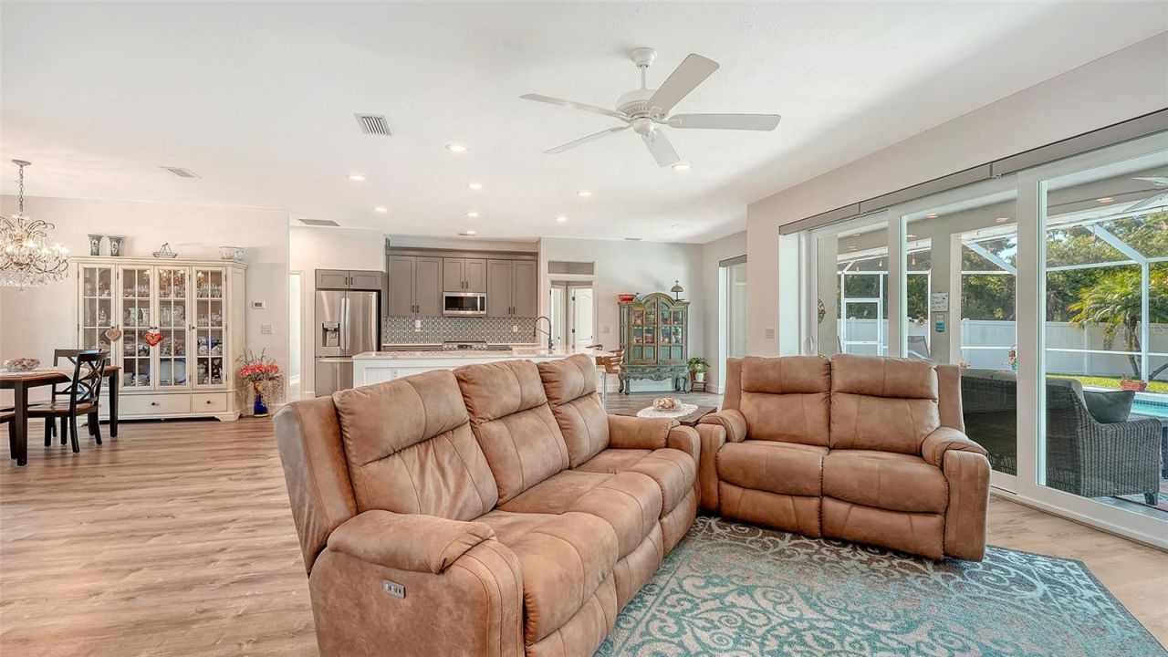 5101 Sunnydale Circle N, Sarasota, FL 34233 Photo