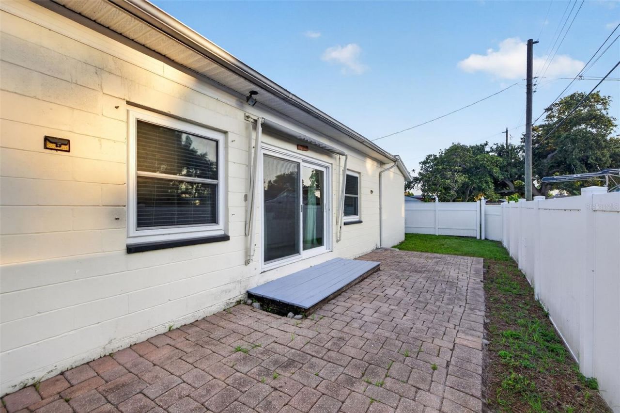 5127 62nd Street N, Kenneth City, FL 33709 Photo