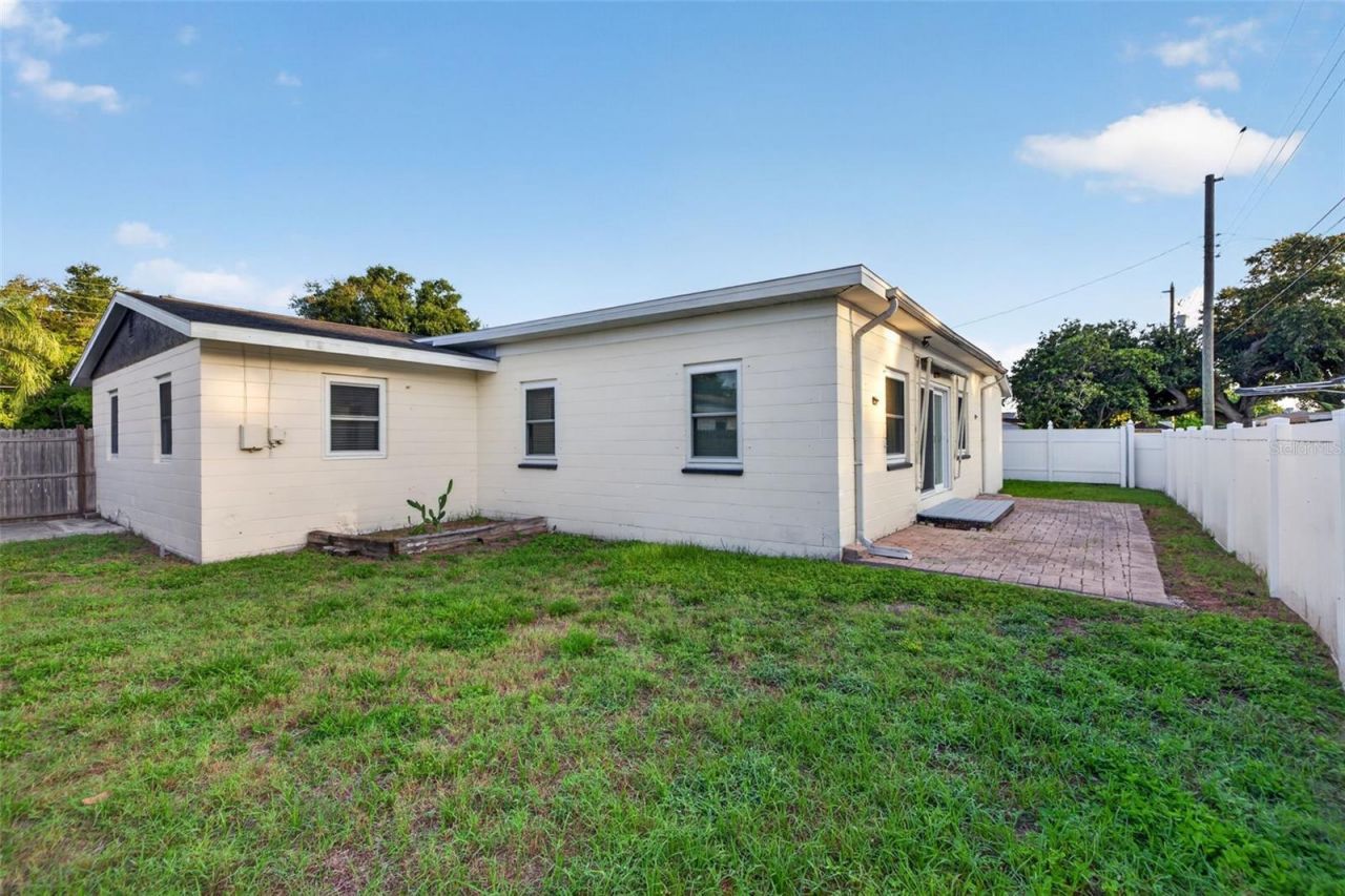 5127 62nd Street N, Kenneth City, FL 33709 Photo