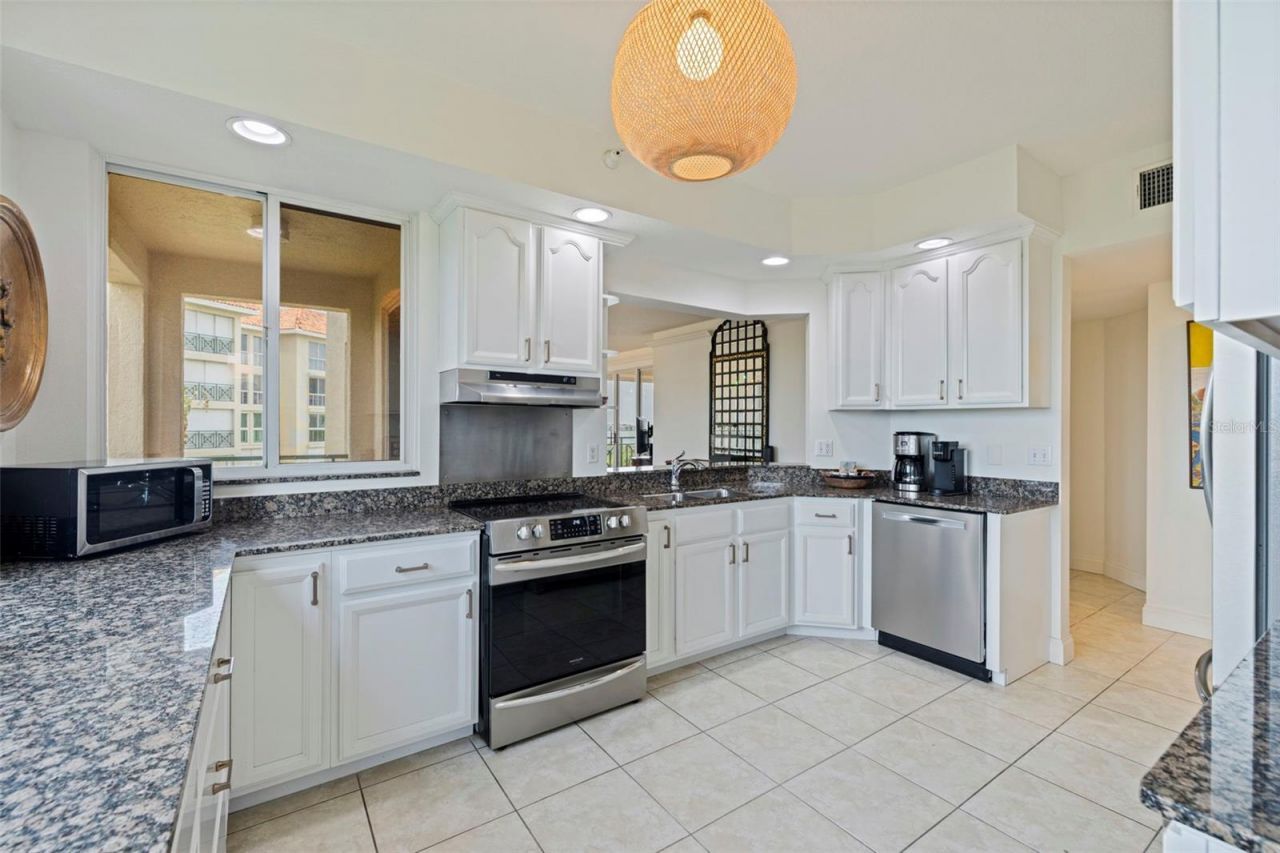 4737 Dolphin Cay Lane S, Unit 401, Saint Petersburg, FL 33711 Photo