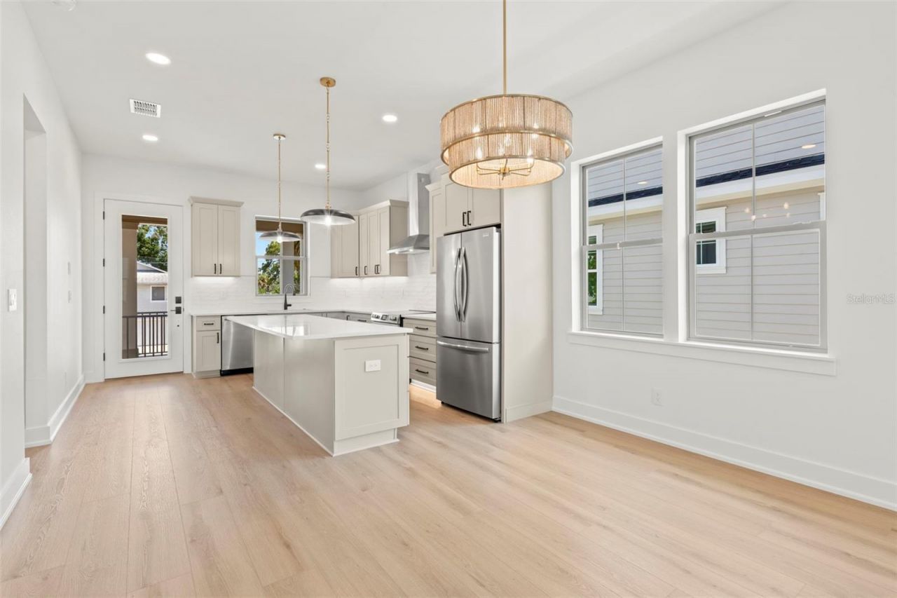 1858 Mississippi Avenue Ne, Saint Petersburg, FL 33703 Photo