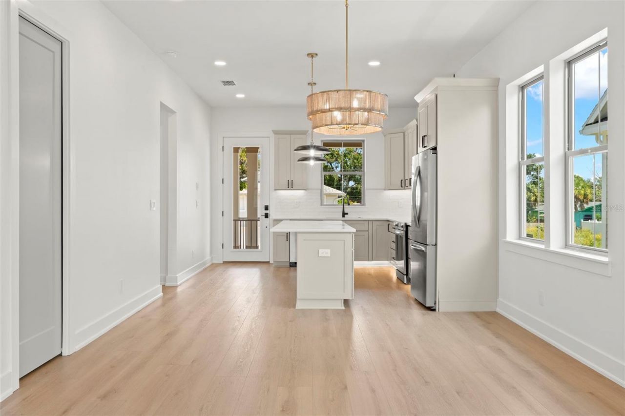 1858 Mississippi Avenue Ne, Saint Petersburg, FL 33703 Photo