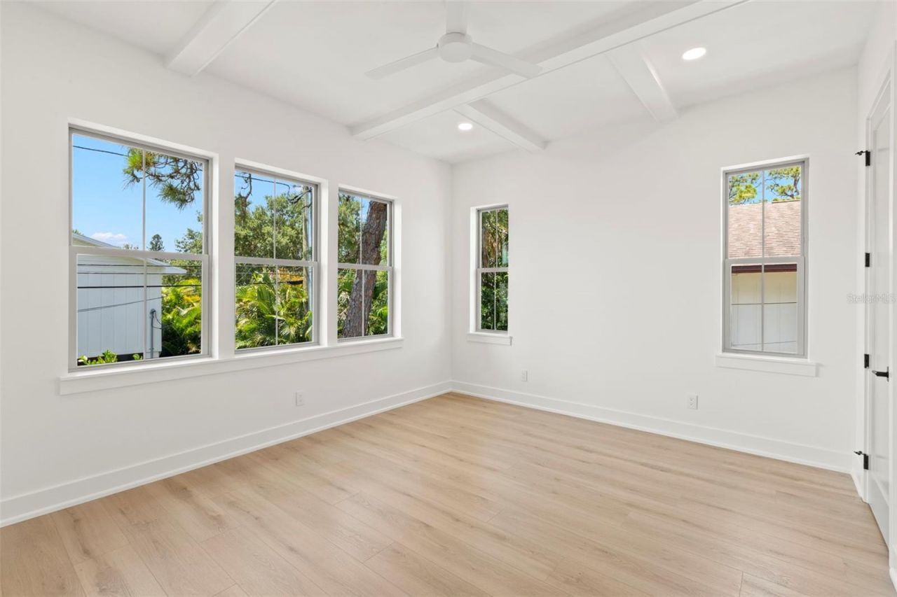 1858 Mississippi Avenue Ne, Saint Petersburg, FL 33703 Photo