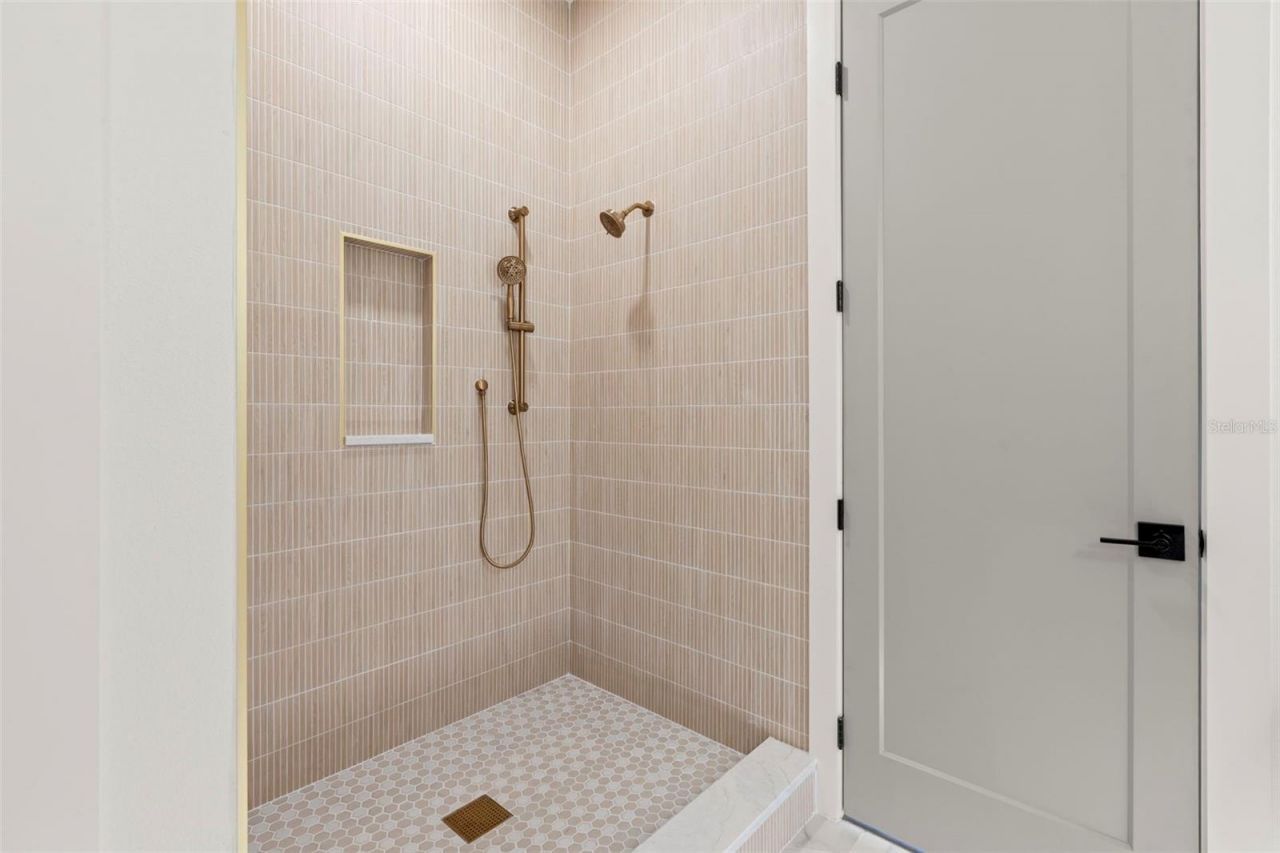 1858 Mississippi Avenue Ne, Saint Petersburg, FL 33703 Photo
