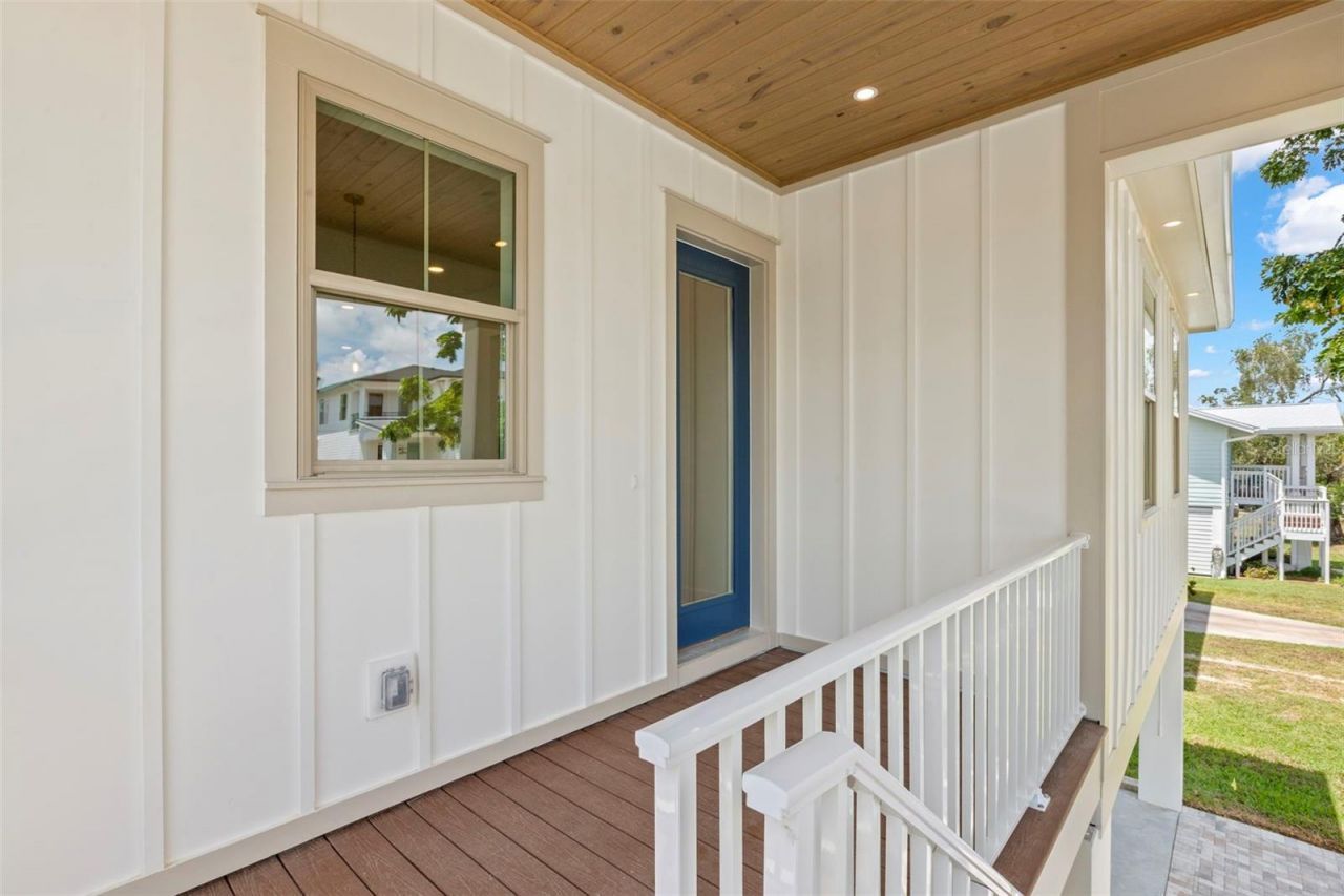 1858 Mississippi Avenue Ne, Saint Petersburg, FL 33703 Photo