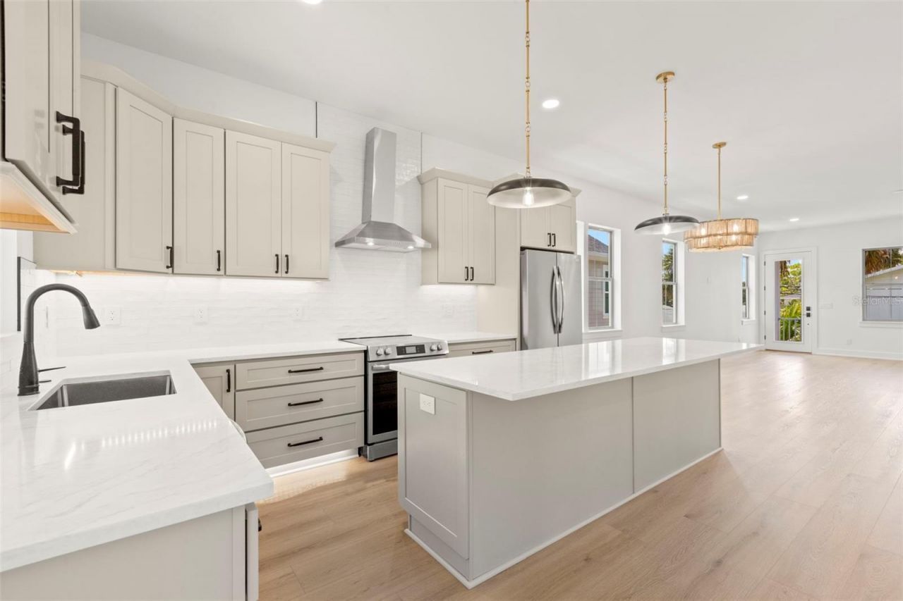 1858 Mississippi Avenue Ne, Saint Petersburg, FL 33703 Photo