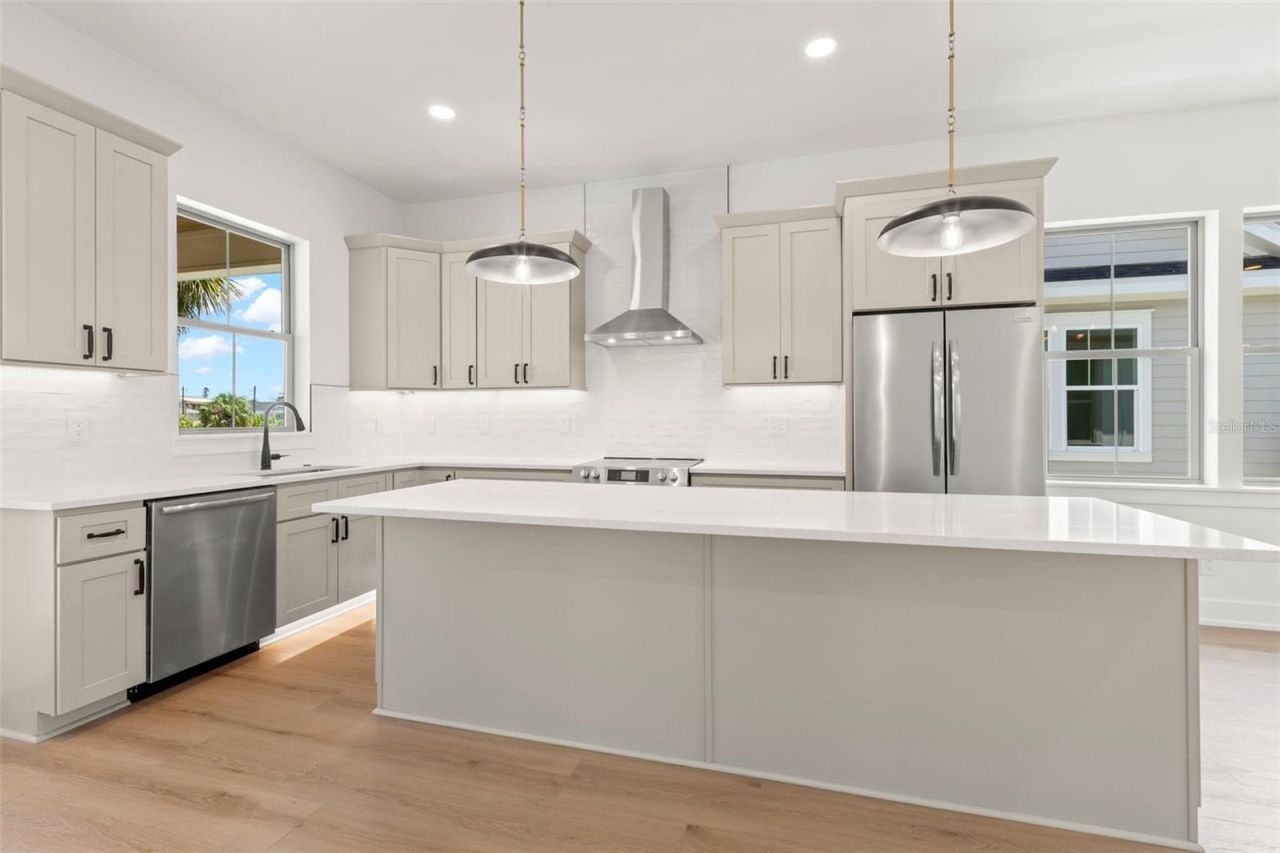1858 Mississippi Avenue Ne, Saint Petersburg, FL 33703 Photo